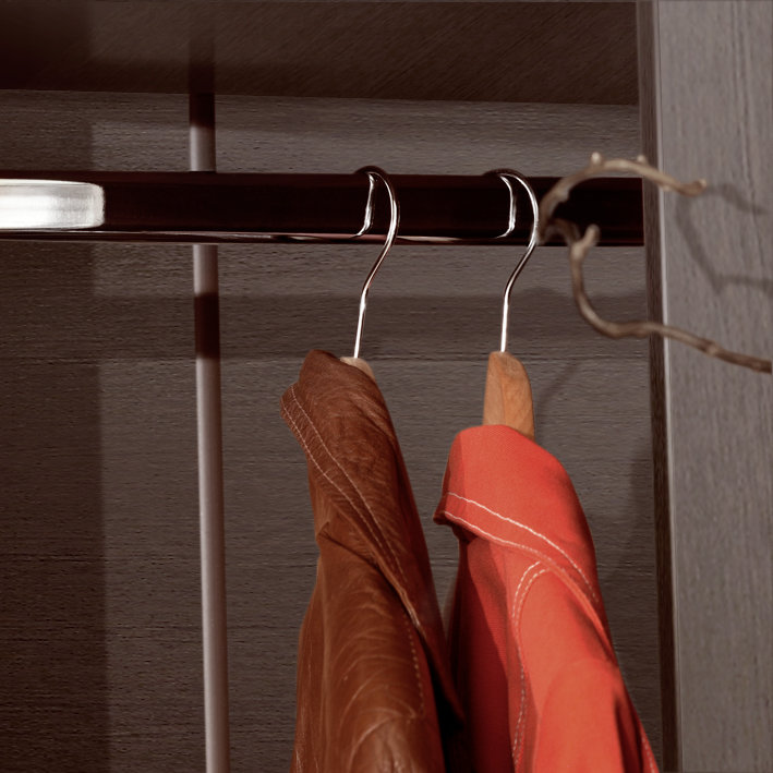 Угловой распашной шкаф в спальню Комфорт